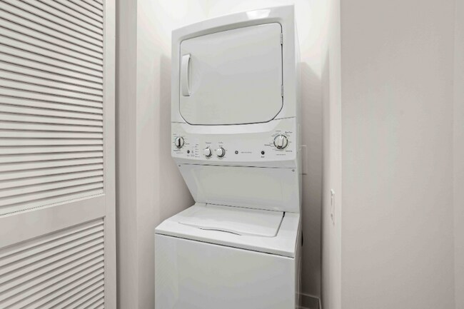 Foto del edificio - 1020 S State St