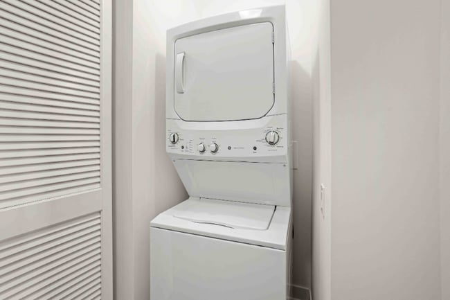 Building Photo - 1020 S State St