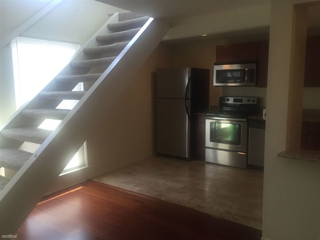 Building Photo - 1 br, 1 bath  - 2800 Cole St # C208