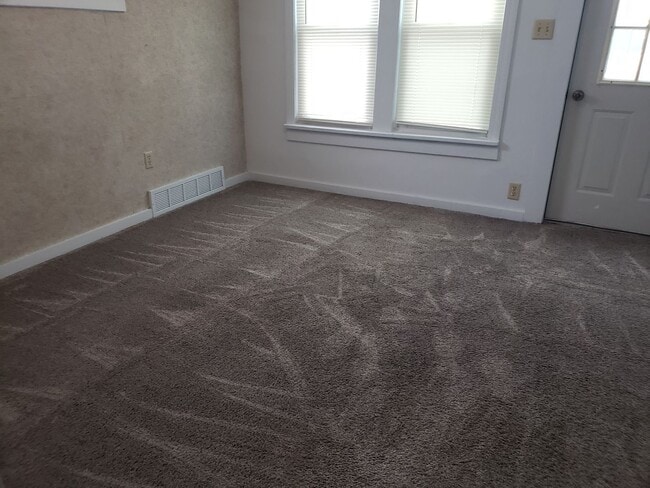 Building Photo - 1728s88tM