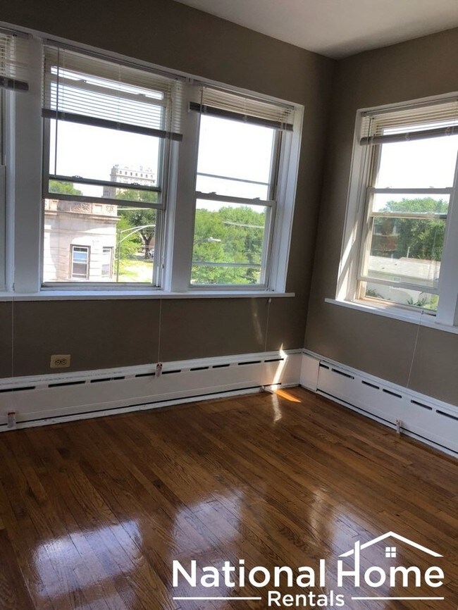 Building Photo - 3903 W Jackson Blvd Unit 3W