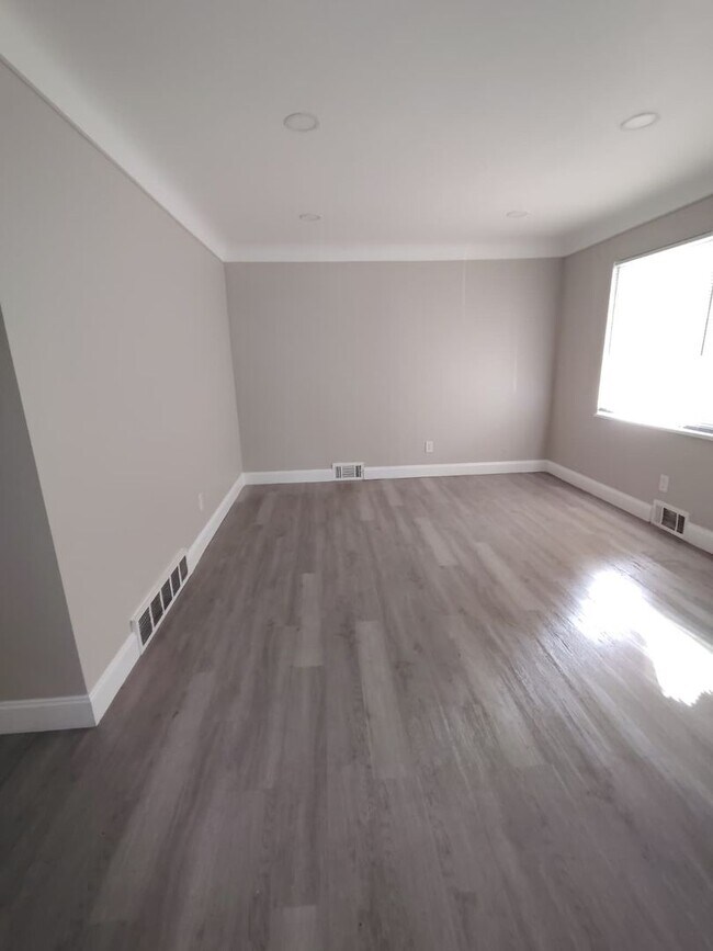 Foto del edificio - Cute 3 Bedroom Ready for you