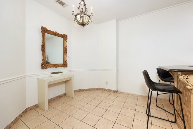 Foto del edificio - 1335 Maplebrook Dr