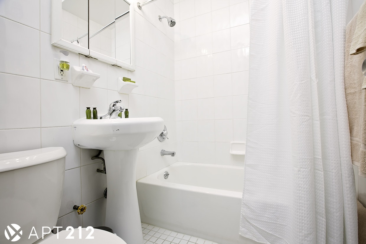 Primary Photo - 322 E 39th St