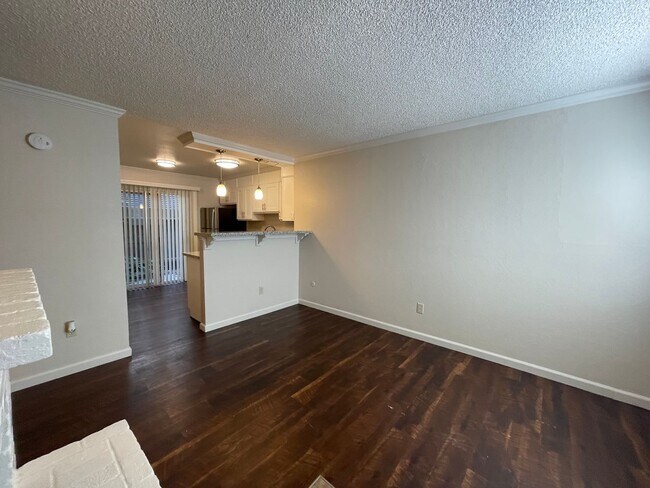 Foto del edificio - Spacious Downstairs 2 Bed 1 Bath in Gorgeo...