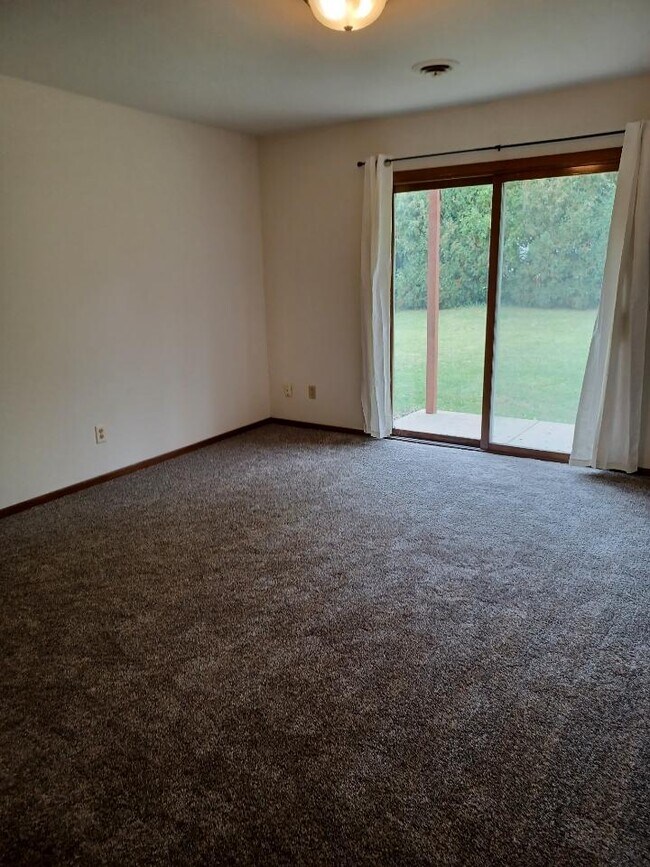 911 Erick St Unit 905 Erick St, Fort Atkinson, WI 53538 Apartments in