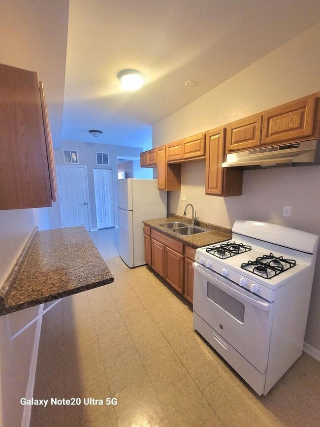 Building Photo - 1423 S Drake Ave