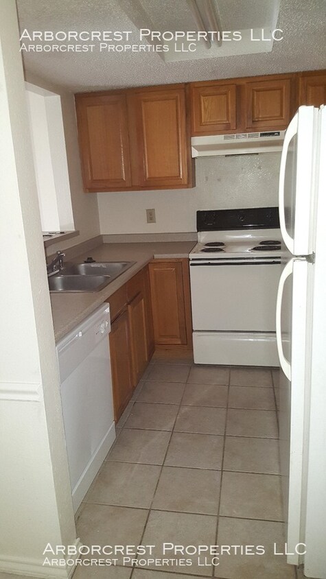 Foto principal - 1320 Bluffview Dr