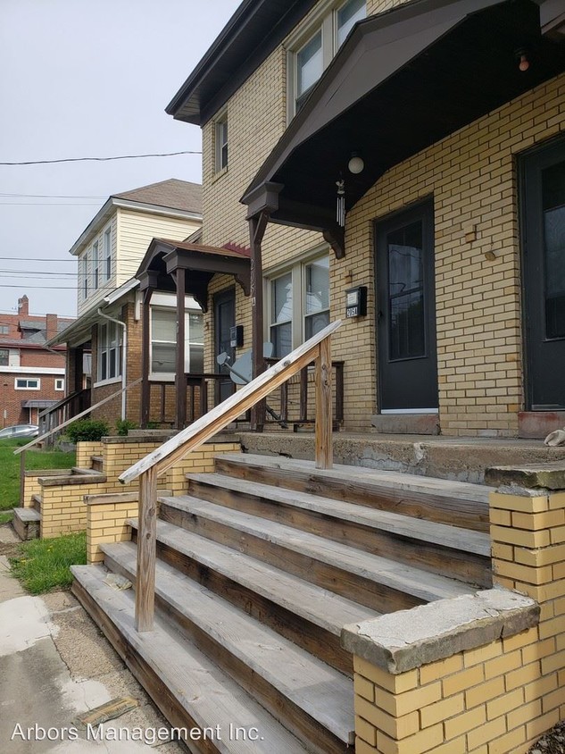 Primary Photo - 205-207 Castle Shannon Blvd