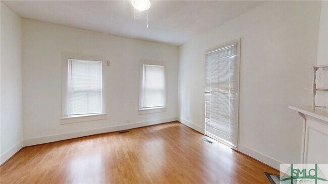 Foto del edificio - 218 W Anderson St