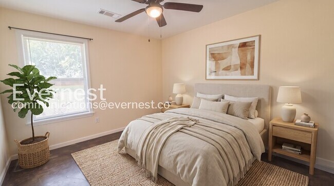 Foto del edificio - 3 Bed/2 Bath Home with Fenced Yard / Pet-Friendly / Available Now!