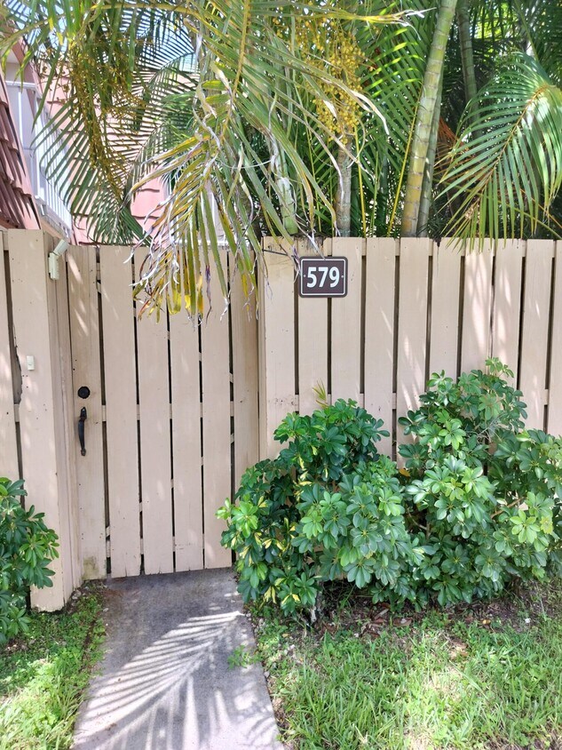 579 Green Springs Pl, West Palm Beach, FL 33409 Townhouse for Rent in