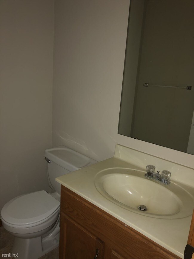 Building Photo - 2 br, 1.5 bath  - 205 Sandridge Dr
