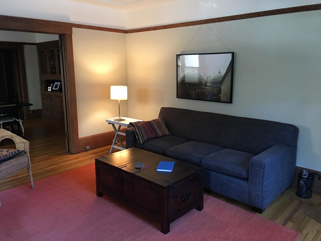 Foto principal - 2642 Regent St