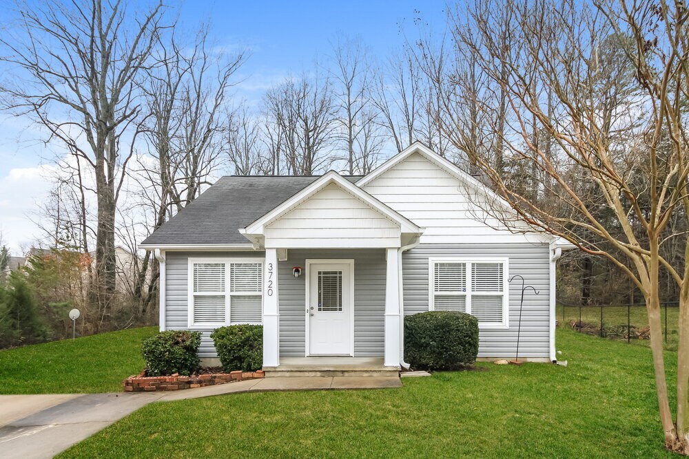 Foto principal - 3720 Cheshire Woods Dr