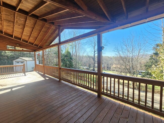 Foto del edificio - Well Maintained Swannanoa Rental! 2 BEDROOM/2 BATHROOM + BONUS ROOM