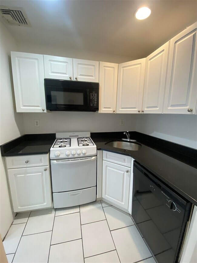 Building Photo - 1036 Willow Ave