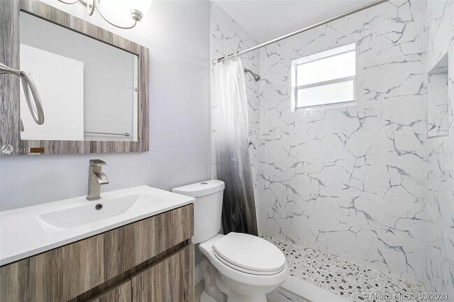 Building Photo - 525 SW 67th Ave