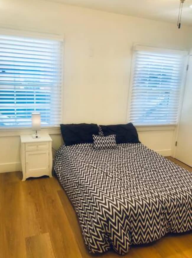 Photo - 1037 W 73rd St House