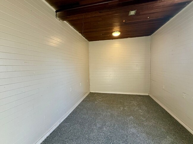 Building Photo - 1443 S Hydraulic Ave