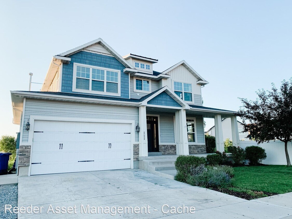 Primary Photo - 5 br, 3.5 bath House - 111 East Spring Cre...