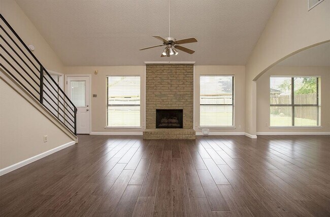 Foto del edificio - 3807 Cedar Valley Dr