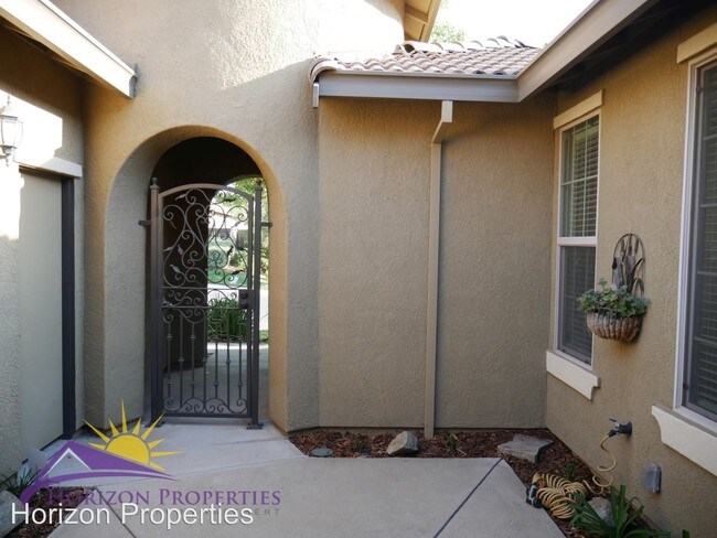 Building Photo - 5 br, 3.5 bath House - 5052 Garlenda Dr