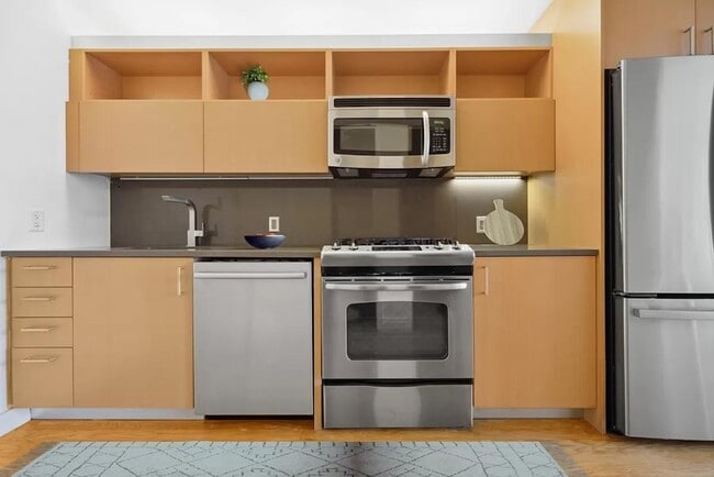 Building Photo - 8 Spruce St