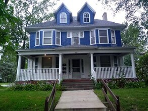 Building Photo - 602 E 14th St