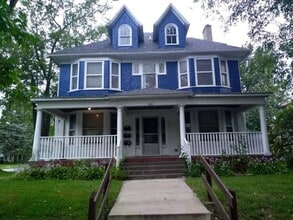 Building Photo - 602 E 14th St