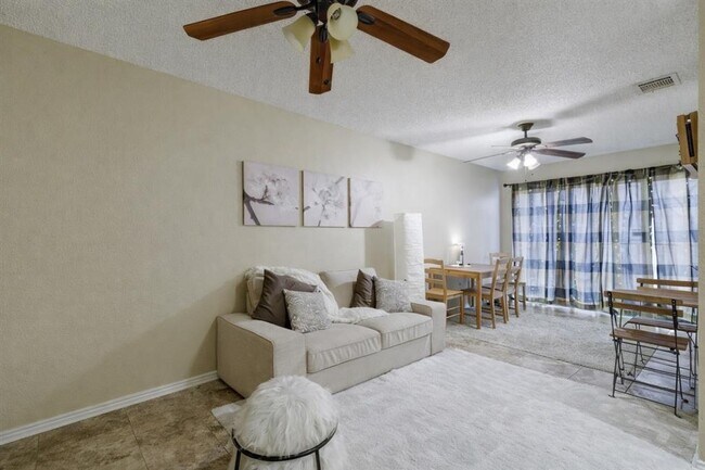 Foto del edificio - 2409 Leon St