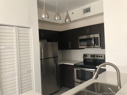 Foto del edificio - 7300 NW 114th Ave