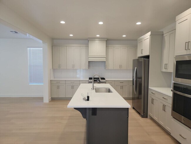 Building Photo - Brand New 3 Bedroom Home in St. George wit...