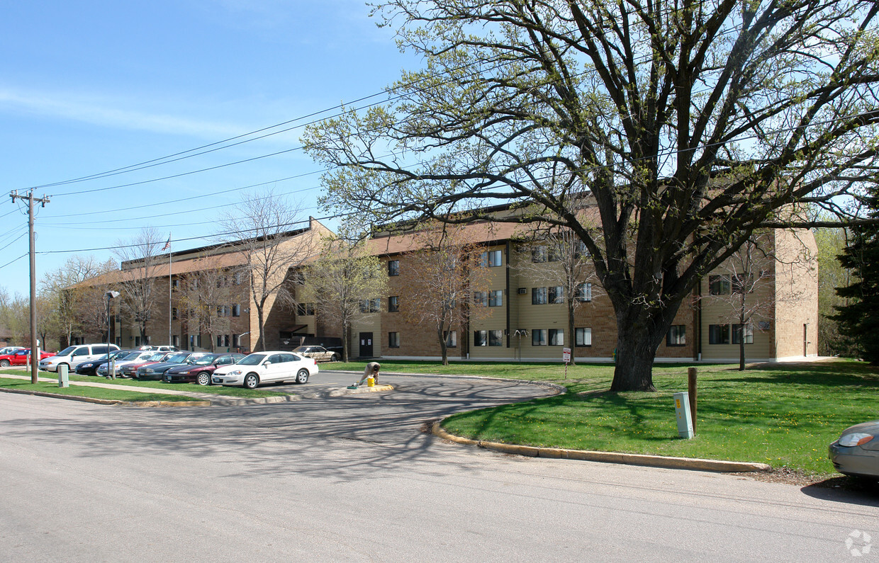 Primary Photo - Princeton Apartments