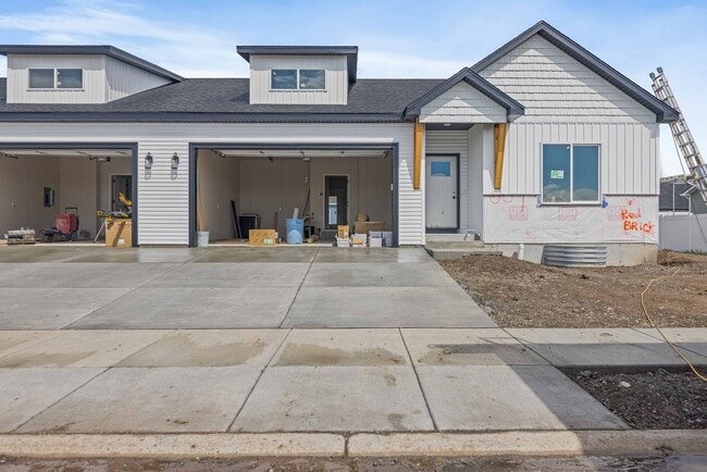 Building Photo - BRAND NEW - 5 Bed 4 Full Bath Home in Suga...