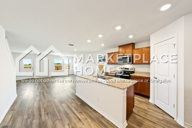 Building Photo - 4013 Woodside Dr