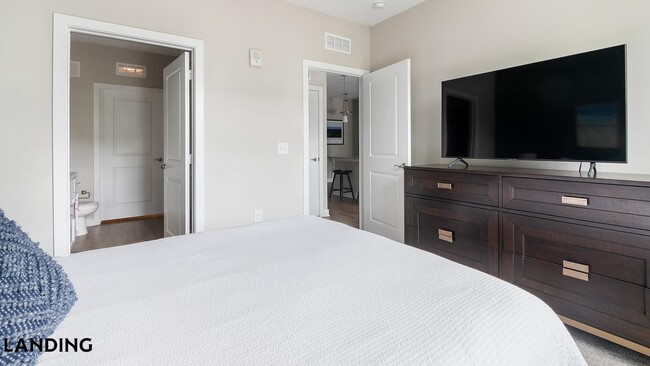 Foto del edificio - 215 Hunters Lk Wy