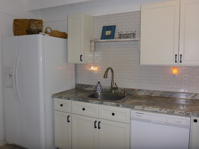 New Kitchen Cabinets - 800 W Belleview Ave