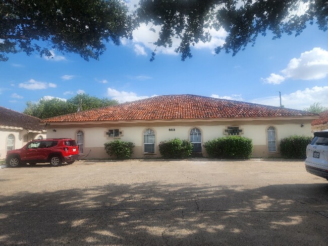 Building Photo - 603 Buena Vista Dr