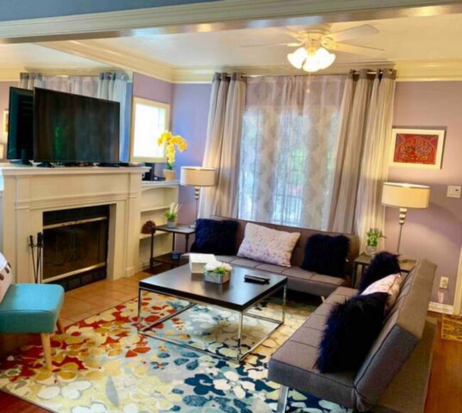 Bright Livingroom - 1154 N Ogden Dr
