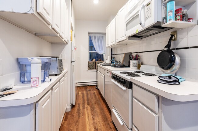 Foto del edificio - 57 Westland Ave