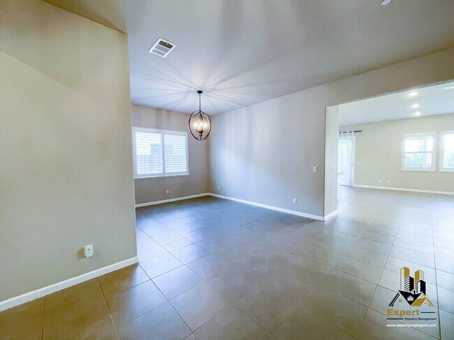 Foto del edificio - 6064 Cohasset Dr