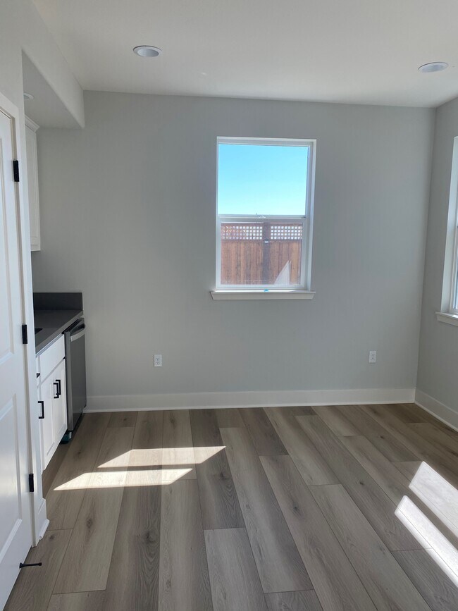 Foto del edificio - 3168 Needham Ave
