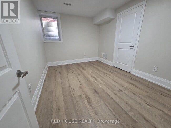 Building Photo - 1414 Wellwood Terrace