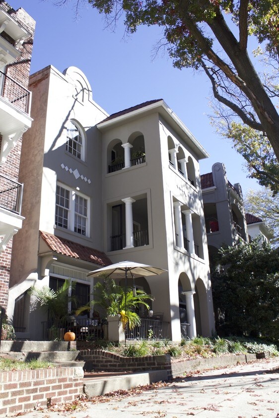 Foto del edificio - 2824 Monument Ave