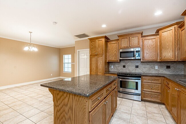 Foto del edificio - Two Bedroom Home in a Gated Community! Com...