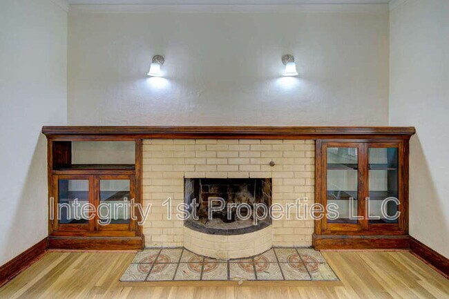 Foto del edificio - 4226 NE Antioch Rd