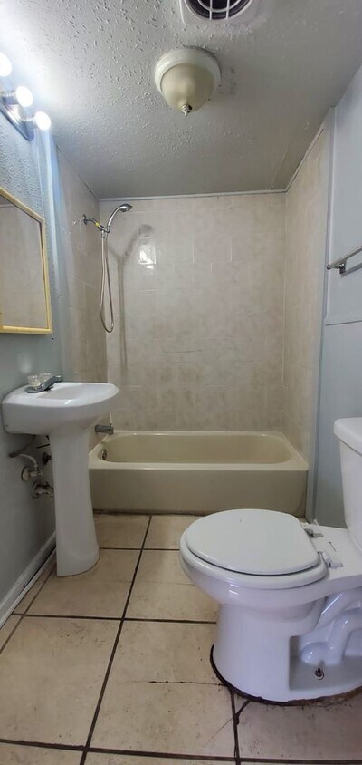 $300 OFF FIRST MONTHS RENT MOVE-IN SPECIAL!! - 3/1 Move In Ready