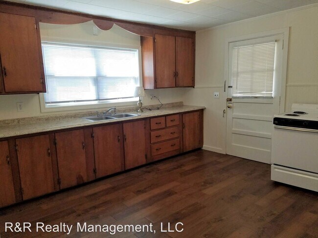 Building Photo - 3 br, 1 bath House - 71 Malden St