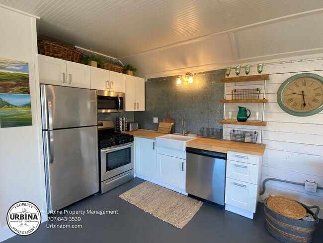Building Photo - Charming 1 Bed 1 Bath Country Cottage in P...